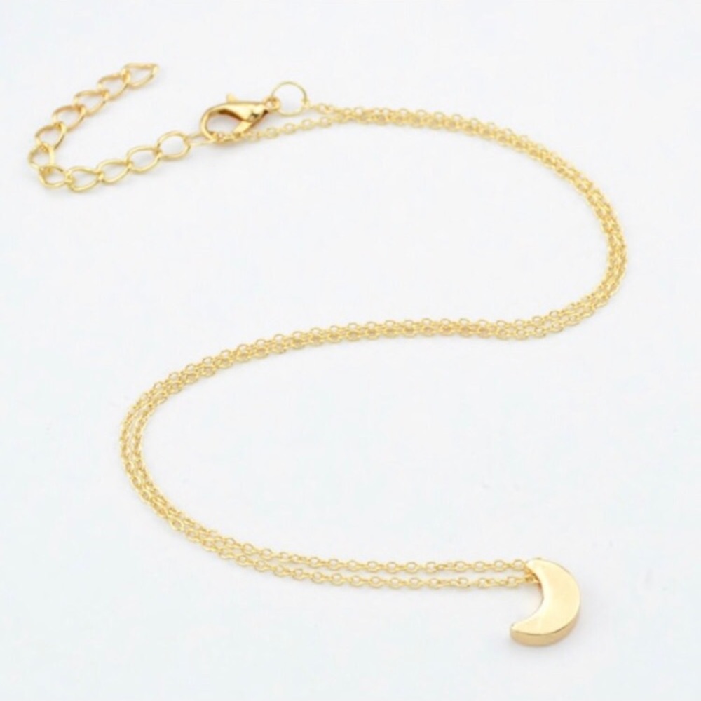 ✨NEW✨3/$20 Gold Crescent Moon Necklace 🌙 Delicacy